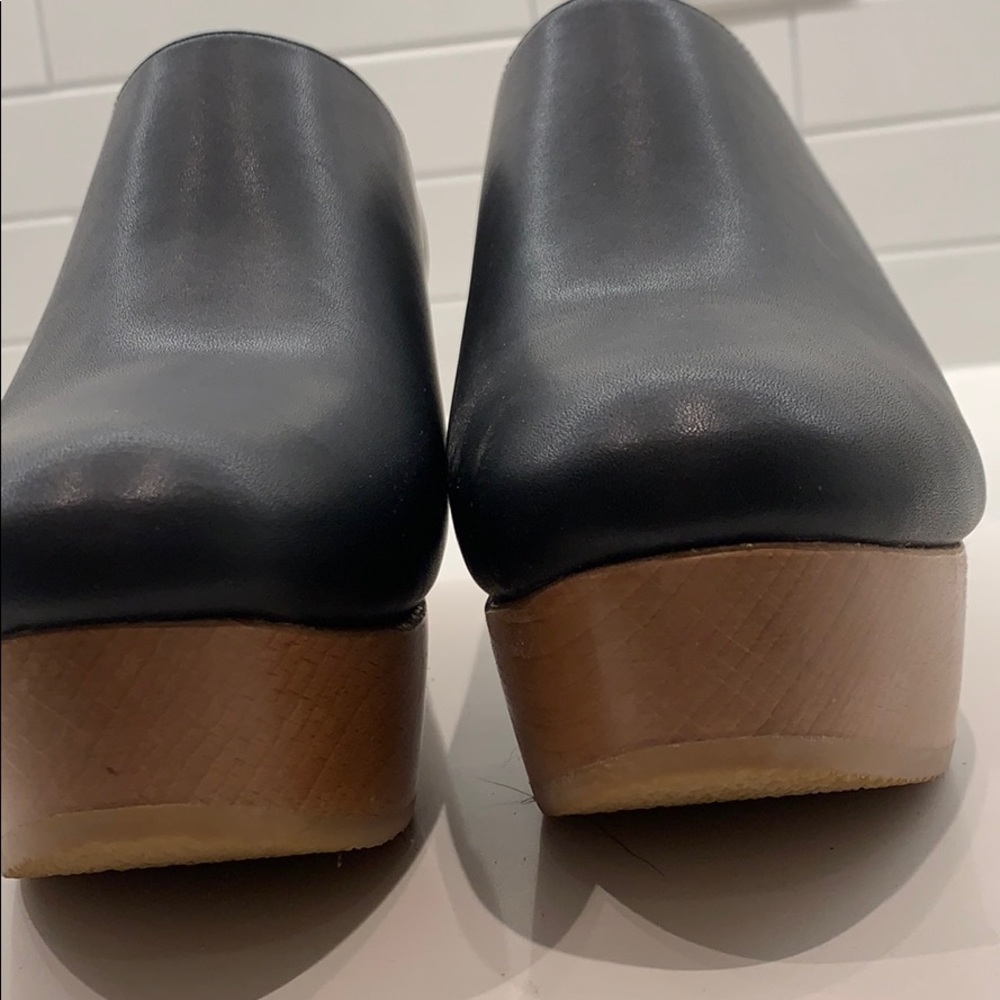 Clogs. Da Bomb.